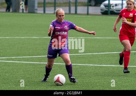 Ystrad Mynach, Wales 16. Mai 2021. Orchard Welsh Premier Women's League-Spiel zwischen den Damen des Cascade Youth Club und Abergavenny Women. Stockfoto