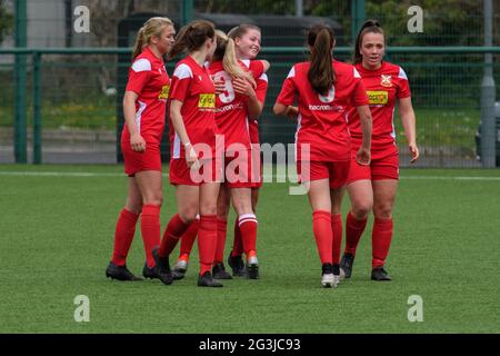 Ystrad Mynach, Wales 16. Mai 2021. Orchard Welsh Premier Women's League-Spiel zwischen den Damen des Cascade Youth Club und Abergavenny Women. Stockfoto