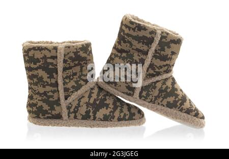 Warme Hausschuhe mit Camouflage-Druck Stockfoto