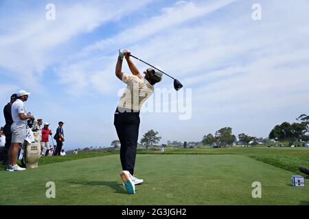 San Diego, Usa. Juni 2021. Tommy Fleetwood aus England, der am Mittwoch, den 16. Juni 2021, während des Trainingstages bei der 121. US Open Championship auf dem Torrey Pines Golf Course in San Diego, Kalifornien, abgeschlagen wurde. Foto von Richard Ellis/UPI Credit: UPI/Alamy Live News Stockfoto