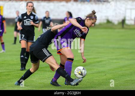 Shettleston, Glasgow, 16/06/2021 Aktion während der Scottish Building Society Scottish Women's Premier League 2 Fixture Glasgow Women FC vs Dundee United FC, Greenfield Park, Shettleston, Glasgow, 16/06/2021 Credit Colin Poultney www.Alamy.co.uk Stockfoto