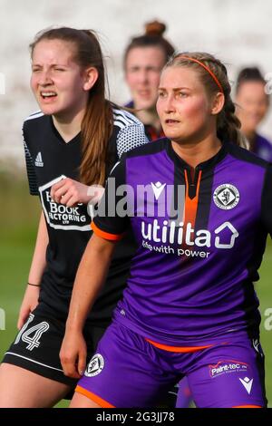 Shettleston, Glasgow, 16/06/2021 Aktion während der Scottish Building Society Scottish Women's Premier League 2 Fixture Glasgow Women FC vs Dundee United FC, Greenfield Park, Shettleston, Glasgow, 16/06/2021 Credit Colin Poultney www.Alamy.co.uk Stockfoto