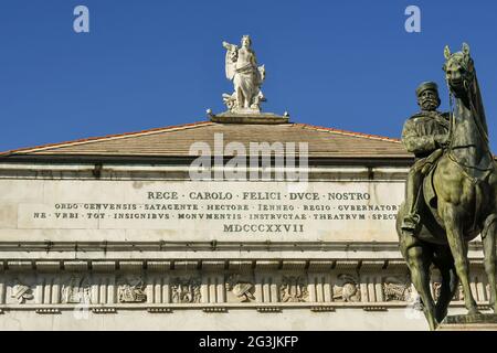 Reiterstatue von Giuseppe Garibaldi und Spitze des Carlo Felice Theaters mit der "Genius of Harmony" Statue auf der Oberseite, Genua, Ligurien, Italien Stockfoto