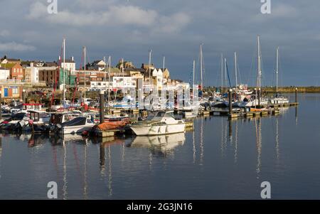 Reflexionen im Hafen von Bridlington Stockfoto