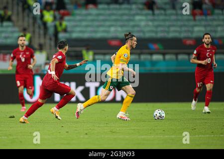 BAKU, ASERBAIDSCHAN - 16. JUNI: Gareth Bale aus Wales kontrolliert den Ball während des UEFA Euro 2020 Championship Group A-Spiels zwischen der Türkei und Wales im Baku Olympic Stadium am 16. Juni 2021 in Baku, Aserbaidschan. Stockfoto