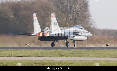 LEEUWARDEN, Niederlande - 11. April 2016: US Air Force f-15 Eagle Anpunkten ausschalten während der Übung Frisian Flag. Die Übung ist Stockfoto