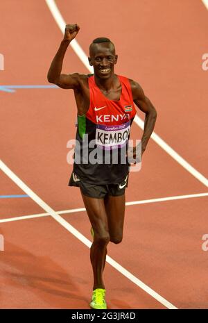 LONDON, ENGLAND - 5. AUGUST, Ezekiel Kemboi aus Kenia auf dem Weg zum Sieg im Finale der Herren 3000 m Hindernislauf während der abendlichen Leichtathletikveranstaltung im Olympiastadion am 5. August 2012 in London, England Foto von Roger Sedres / Gallo Images Stockfoto