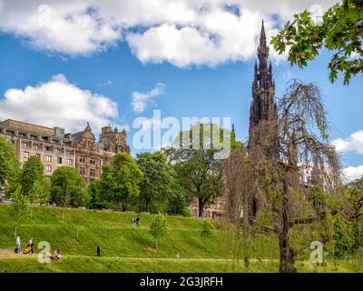 The Scott Monument aus Princes Street Gardens, Edinburgh, Schottland, Großbritannien. Stockfoto