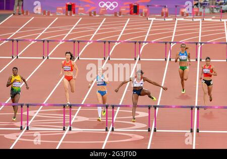 LONDON, ENGLAND - 5. AUGUST, Melaine Walker aus Jamaika, Anna Yaroschuk aus der Ukraine und Perri Shakes-Drayton aus Großbritannien während der abendlichen Leichtathletikveranstaltung im Olympiastadion am 5. August 2012 in London, England Foto von Roger Sedres / Gallo Images Stockfoto