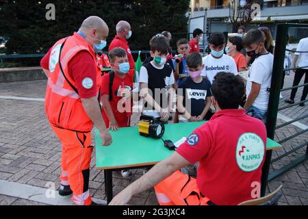 Baronissi, Italien. Juni 2021. Innerhalb der Municipal Arena, die Pino Daniele gewidmet ist, hat die Stadtverwaltung einen Maxi-Bildschirm eingerichtet, damit Fans der Stadt an den Fußballspielen Italiens bei der European 2020 teilnehmen können. Fußballspiel Italien gegen schweiz 3 - 0 . Öffentlicher Hilfsdienst des Katastrophenschutzverbandes „Il Punto“ aus Baronissi. (Foto: Pasquale Senatore/Pacific Press) Quelle: Pacific Press Media Production Corp./Alamy Live News Stockfoto