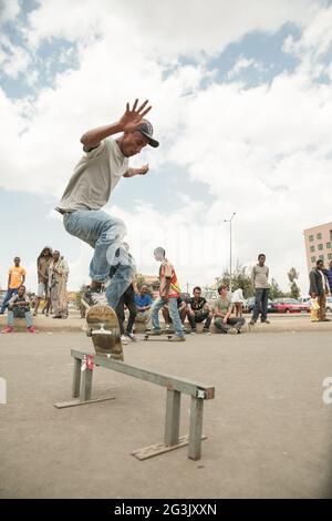 Skateboarding in Addis Stockfoto