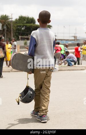 Skateboarding in Addis Stockfoto