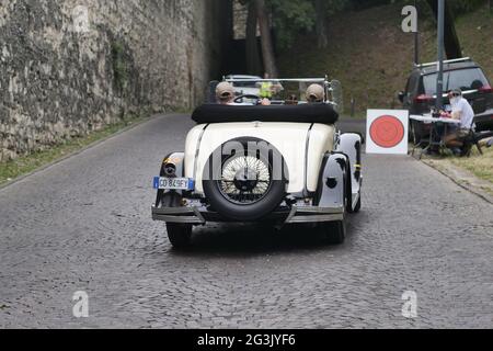 1000 Meilen, jährliches Rennen von Retro-Oldtimer. Erste Sonderetappe in Brescia. Stockfoto