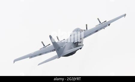 LEEUWARDEN, Niederlande - 11. Juni 2016: Niederländische Luftwaffe Lockheed C-130 H-30 Hercules (L-382) [G-273] während einer demonstration Stockfoto