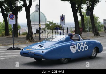 1000 Meilen, jährliches Rennen von Retro-Oldtimer. Erste Sonderetappe in Brescia. Stockfoto