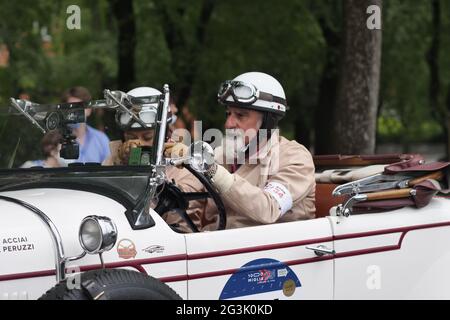 1000 Meilen, jährliches Rennen von Retro-Oldtimer. Erste Sonderetappe in Brescia. Stockfoto