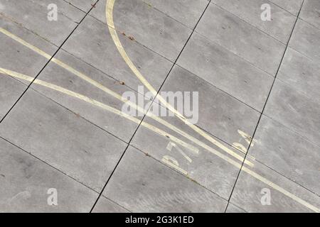 Flugplatz - Markierung auf Rollbahn Stockfoto