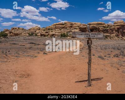 Wegweiser, Confluence Trail, Needles District, Canyonlands National Park, Utah. Stockfoto