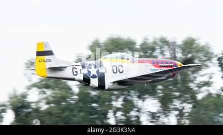 LEEUWARDEN, Niederlande - Juni 10: P51 Mustang Anzeigen der niederländischen Luftwaffe Open House. 10. Juni 2016 in Leeuwarden, Th Stockfoto