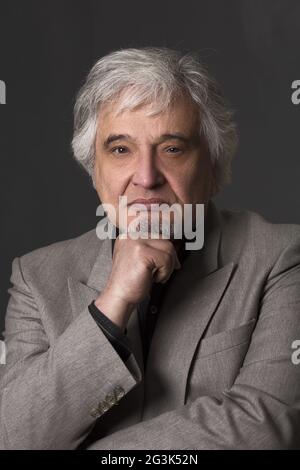 Professor Mann Universität oder Arbeitskollege im studio Stockfoto