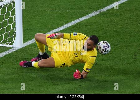 Rom, Latium. Juni 2021. Gianluigi Donnarumma von Italien während des Fußballspiels Euro2020 zwischen Italien und der Schweiz im Olimpico-Stadion in Rom, Italien, am 16. Juni 2021. Fotografo01 Credit: Independent Photo Agency/Alamy Live News Stockfoto