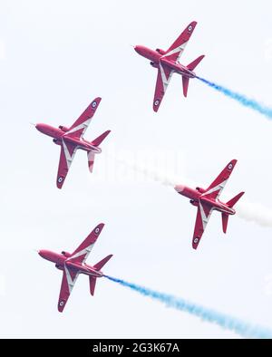 LEEUWARDEN, Niederlande - 10. Juni 2016: Royal Air Force Red Arrows Durchführung der niederländischen Luftwaffe Open House am 10. Juni 2016 bei Lee Stockfoto