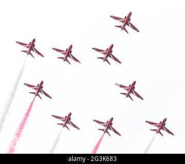 LEEUWARDEN, Niederlande - 10. Juni 2016: Royal Air Force Red Arrows Durchführung der niederländischen Luftwaffe Open House am 10. Juni 2016 bei Lee Stockfoto