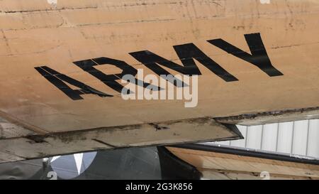 Text auf einem alten Kriegsflugzeug in Saigon Stockfoto