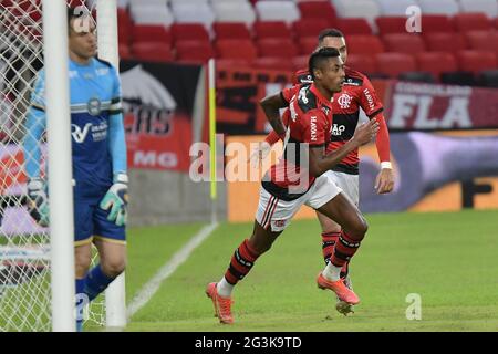 Maracana Stadium, Rio de Janeiro, Brasilien. Juni 2021. Copa do Brazil, Flamengo gegen Coritiba; Bruno Henrique von Flamengo feiert sein Tor in der 66. Minute für 2-0 Credit: Action Plus Sports/Alamy Live News Stockfoto