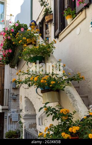 Polignano a Mare, Italien - 17. September 2019: Das charmante und romantische Altstadt von Polignano a Mare und Apulien, Süditalien Stockfoto