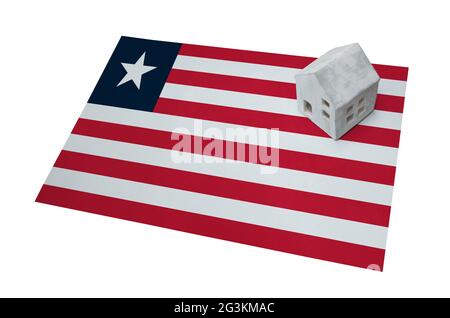 Kleines Haus auf einer Flagge - Liberia Stockfoto