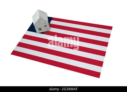 Kleines Haus auf einer Flagge - Liberia Stockfoto