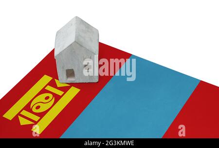 Kleines Haus auf einer Flagge - Mongolei Stockfoto
