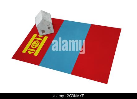 Kleines Haus auf einer Flagge - Mongolei Stockfoto