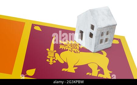 Kleines Haus auf einer Flagge - Sri Lanka Stockfoto