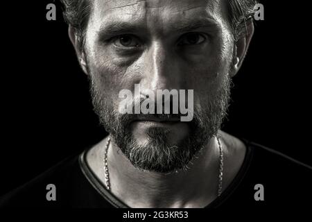 Nahaufnahme, Porträt von Ernst sucht reifen Mann. Stockfoto