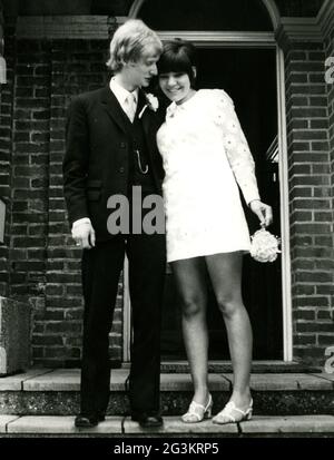 Personen, Hochzeit, Brautpaar nach der Trauung, 70er Jahre, ZUSÄTZLICHE-RIGHTS-CLEARANCE-INFO-NOT-AVAILABLE Stockfoto