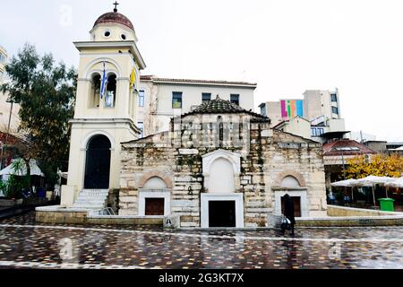 Die Kirche der Himmelfahrt der Jungfrau Maria - Panagia Pantanassa auf dem Monastiraki-Platz in Athen, Griechenland. Stockfoto