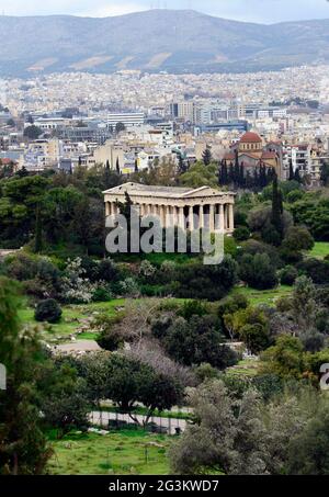 Tempel des Hephaestus - EIN gut erhaltener antiker griechischer Kultort, der im dorischen Stil aus Marmor mit Flachrelieffriesen erbaut wurde. Stockfoto