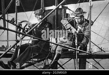 Militär, USA, Armee, Test mit einem Flugzeugtyp Wright Model A, am Lenkrad Orville Wright, ZUSÄTZLICHE-RIGHTS-CLEARANCE-INFO-NOT-AVAILABLE Stockfoto