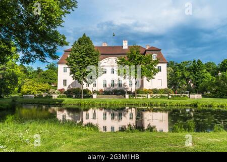 Schloss Branitz in Cottbus, Deutschland. Erbaut für August Heinrich Graf von Pueckler-Muskau im Jahr 1871. Das Schloss liegt im wunderschönen Branitz Parc. Stockfoto