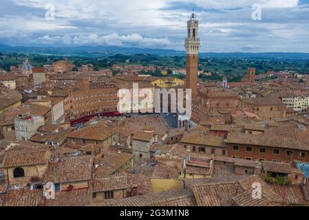 Piazza del Campo - der zentrale Platz von Siena im Stadtbild. Italien Stockfoto