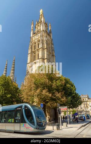 FRANKREICH, GIRONDE (33), BORDEAUX, STRASSENBAHN UND TOUR PEY-BERLAND Stockfoto