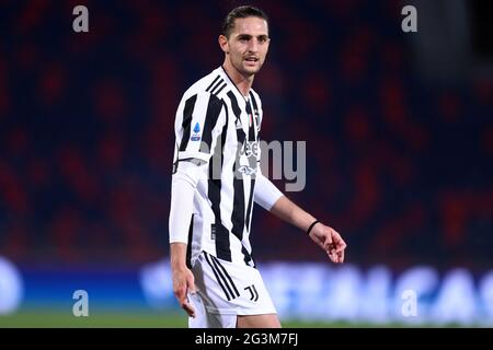 Adrien Rabiot vom FC Juventus sieht während des Serie-A-Spiels zwischen dem FC Bologna und dem FC Juventus aus. Juventus FC gewinnt 4-1 gegen den FC Bologna. Stockfoto