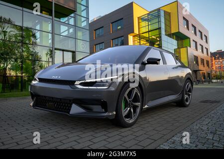 KIA EV6 Elektro-SUV in einer städtischen Umgebung Stockfoto