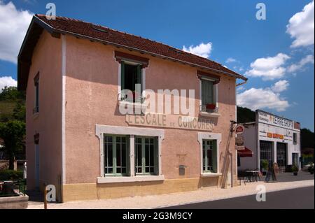 L'escale de Concorès und Le Fire Shop, Lot Department, Frankreich Stockfoto