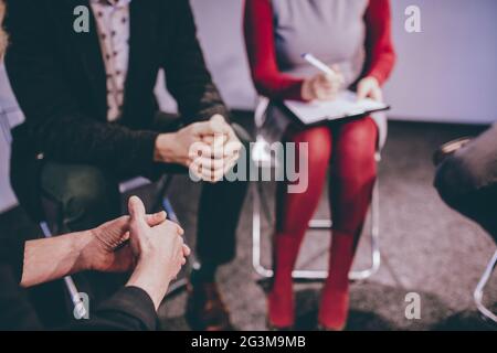 Süchtig Menschen gute Zeit zusammen auf spezielle Gruppe thera Stockfoto