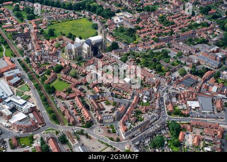 Ein Luftbild des Stadtzentrums von Beverley, Humberside, Nordengland, Großbritannien, The Minster, Dominant Stockfoto