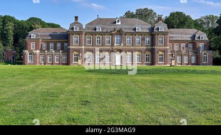 Schloss Nordkirchen, Nordrhein-Westfalen, Deutschland. Das Oranienburg-Gebäude befindet sich im westlichen Teil des Parks Stockfoto