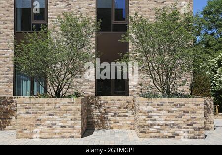 Mauerwerk im Hammerson House, einem neuen, luxuriösen Pflegehaus an der Bishops Avenue, Highgate - einer der teuersten Straßen Londons. VEREINIGTES KÖNIGREICH. Stockfoto